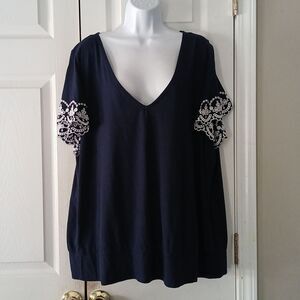 Crown & Ivy navy blue and white embroidered sleeve casual blouse Sz 2X NWT